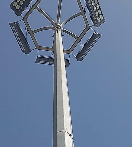 Pilon de stade structure pour télécommunication